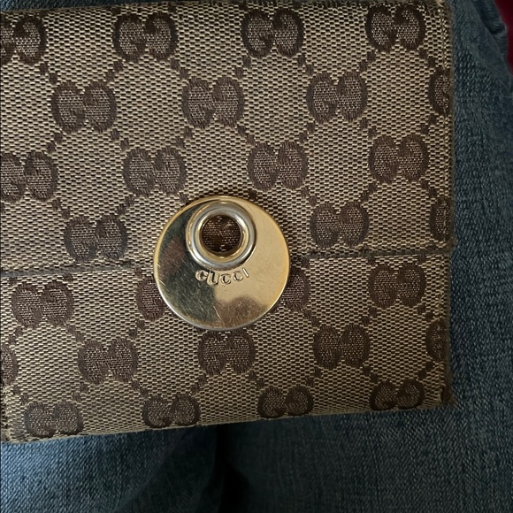 Gucci Vintage Compact Snap Monogram Wallet - Picture 2 of 4